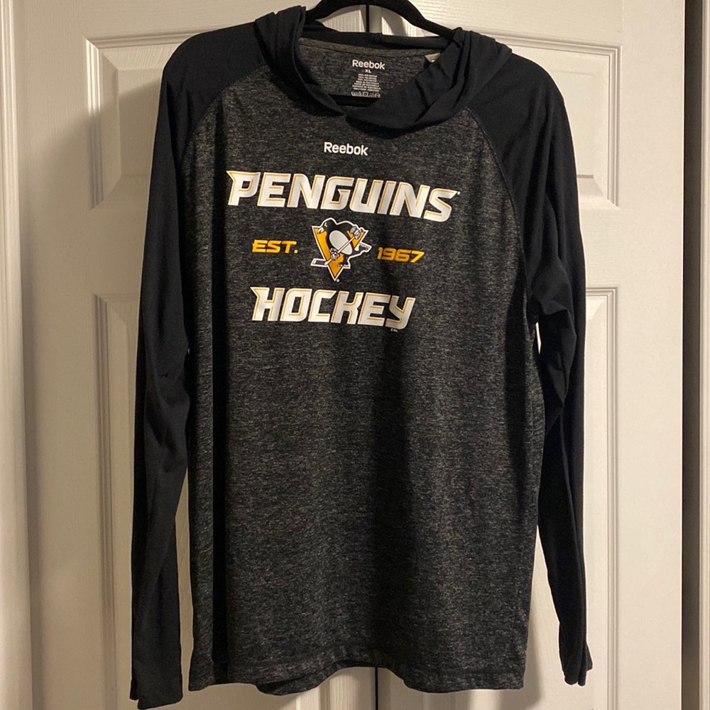 Mens Reebok XL hooded long sleeve.